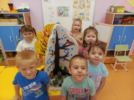 Ой ты, Зимушка – зима! Ты к нам стужу принесла, все дорожки замела и сугробы нагребла Ой ты, Зимушка – зима! Ты к нам стужу принесла, все дорожки замела и сугробы нагребла.